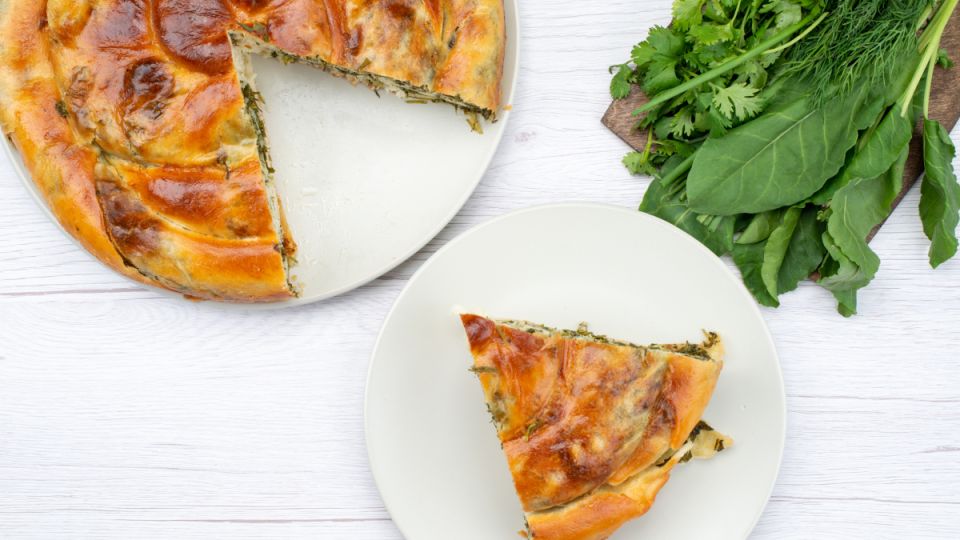 Простой пирог из капусты: готовится в два счета, но очень вкусный