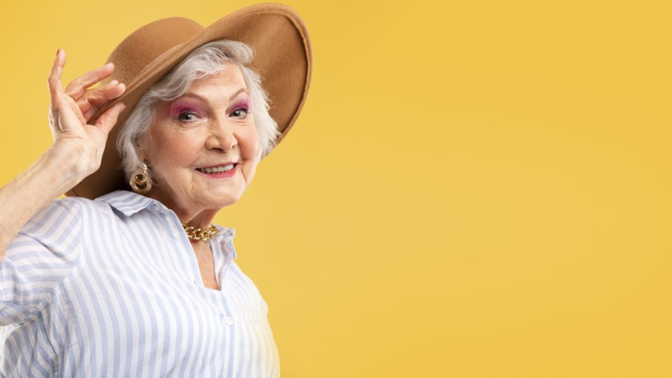 Летний стиль для женщин 60+: 5 стильных предметов — комфорт и элегантность в сезоне весна-лето 2025 году