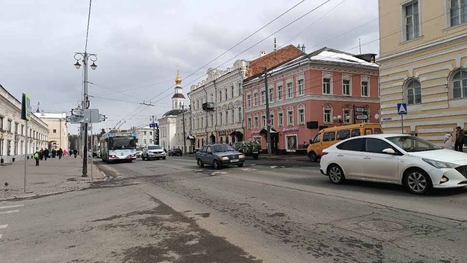 Водителей с 10-летним стажем обяжут пересдавать права в мае: в ином случае придется платить штраф 30 000 рублей – кто в списке