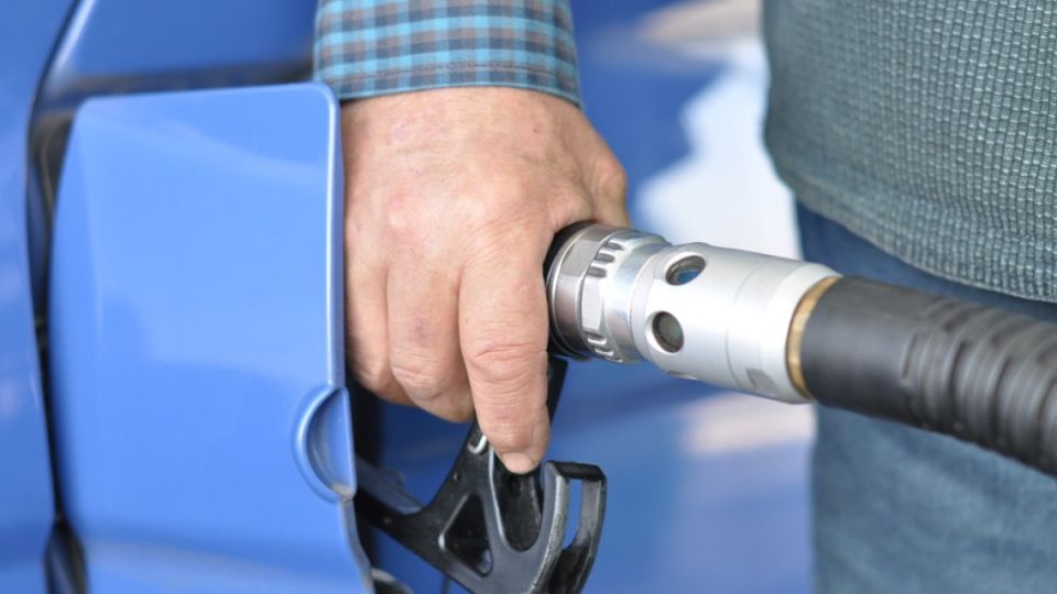 Бензин в России хуже, чем в Европе? Сравниваем отечественное и зарубежное топливо