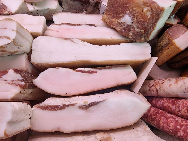 Как засолить сало с чесноком в стеклянной банке, чтобы вспомнить вкус детства: бабушкин рецепт