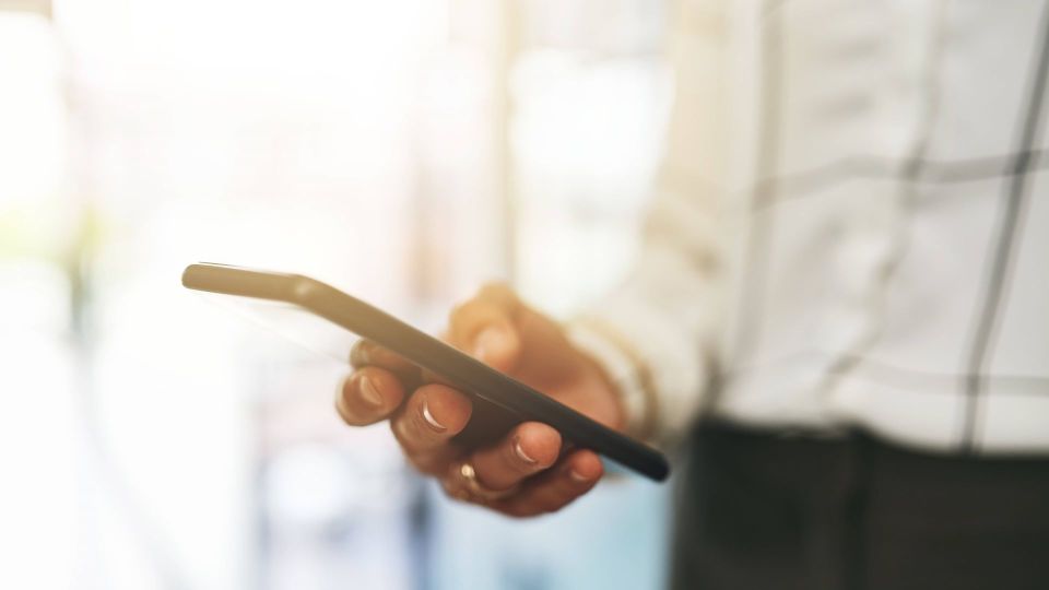 Узнаете многое о характере человека за 5 секунд: просто посмотрите, как он держит телефон