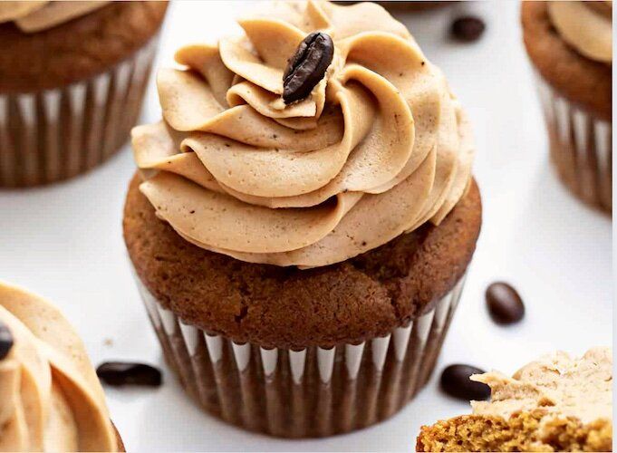 Капкейки с тыквенным латте: осенний десерт, который вернет вас в 2000-е