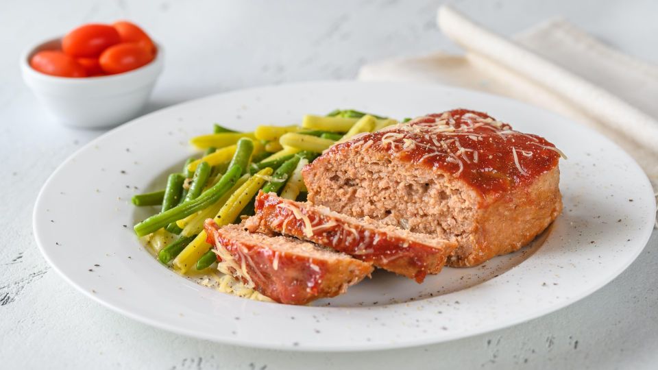 Это горячее затмит любую курицу в духовке: минимум продуктов и максимум вкуса