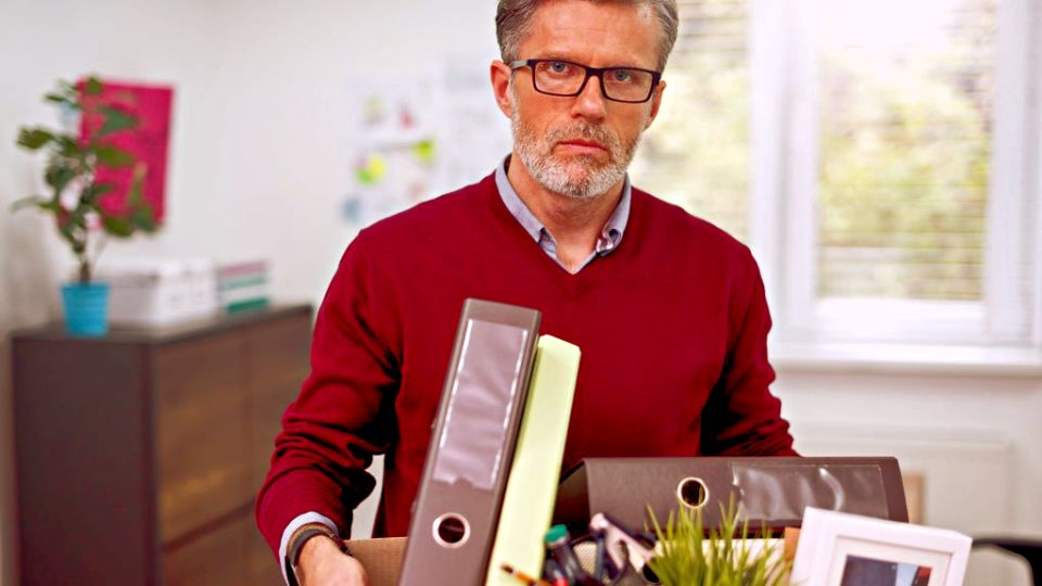 Как предпенсионерам получить повышенное пособие по безработице