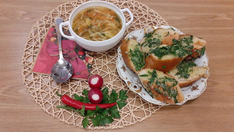 Чесночные багеты: уютное решение для любого стола