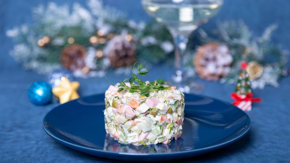 Не превратится в кашу: эти тонкости доведут ваш салат оливье до совершенства