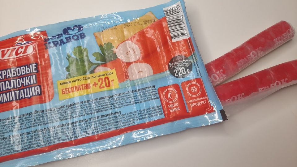 Сравнила дорогие и бюджетные крабовые палочки: истинная стоимость вкуса