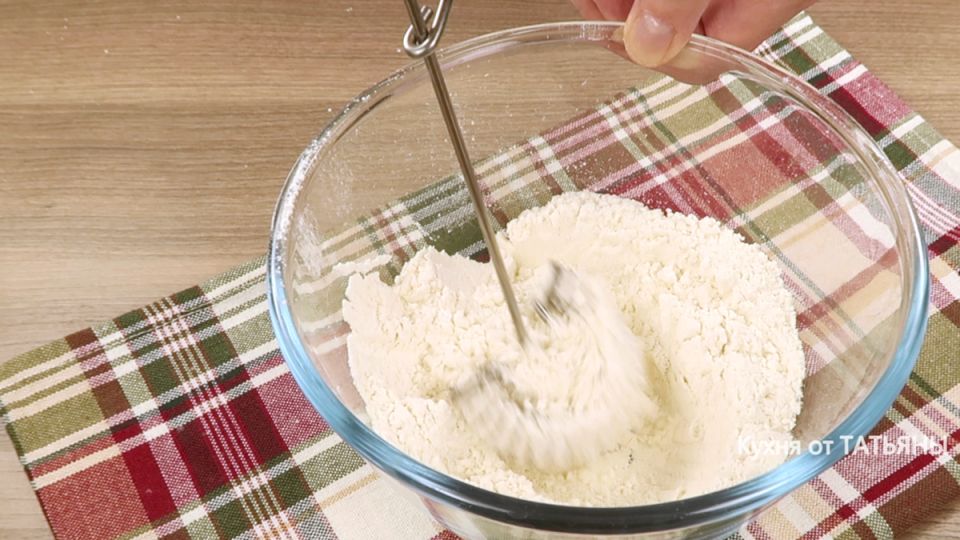 Необычный бисквитный рулет с тигровым узором: простота и эстетика на одной тарелке