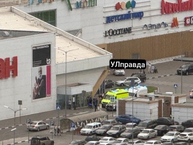 У Аквамолла реанимация и скопление народа