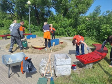 Специалисты ульяновского филиала ПАО «Т Плюс» привели в порядок набережную Свияги