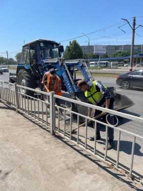 За сутки ульяновские дорожники вывезли с улиц города 23 самосвала смёта