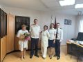 Сотрудники следственного управления поздравили медицинских работников с наступающим профессиональным праздником
