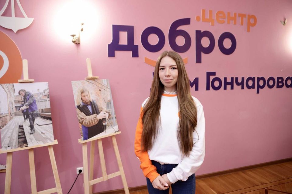  : ,          