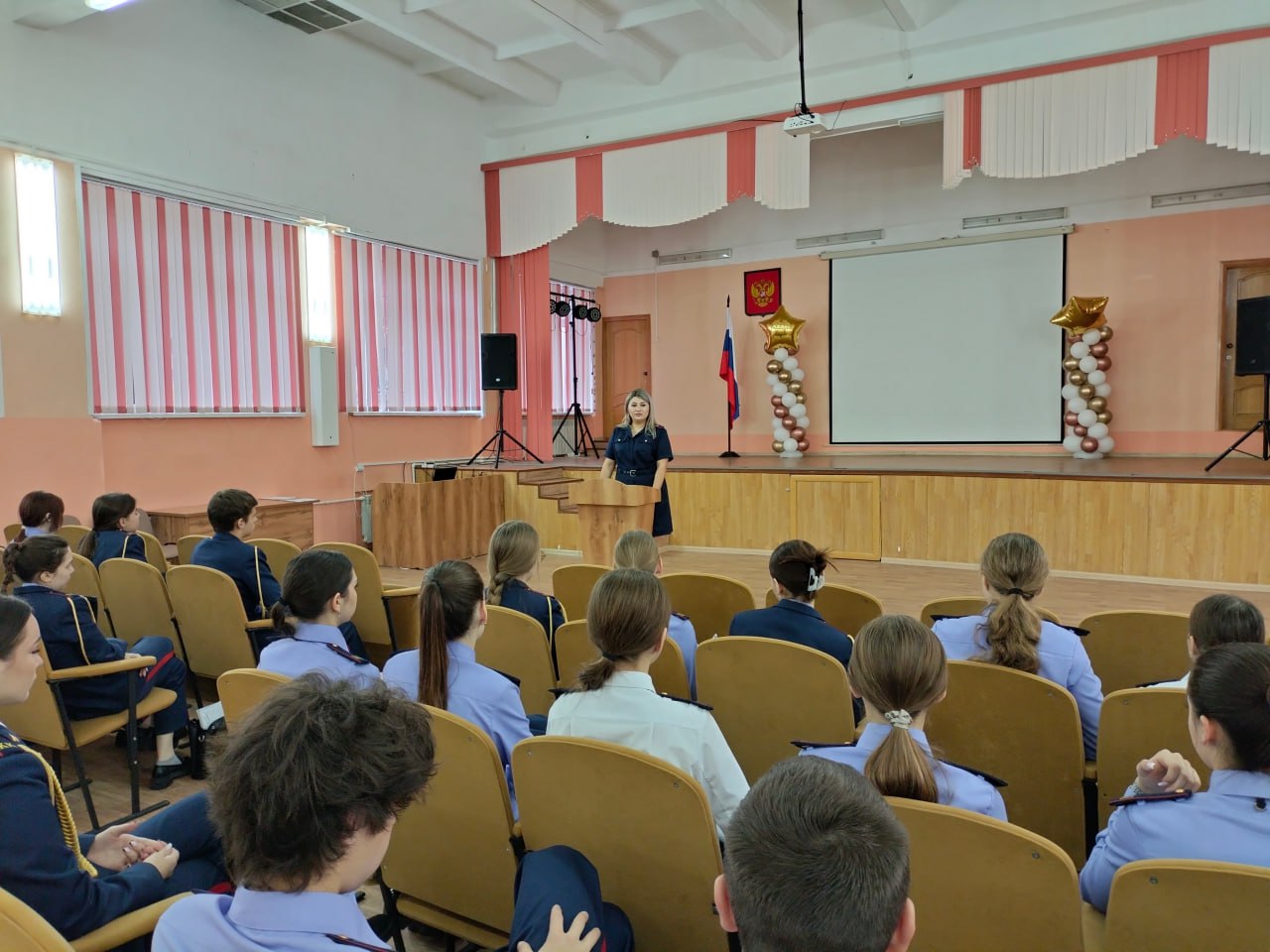 Ульяновский следователь провела занятие с кадетами Ульяновский следователь провела занятие с кадетами