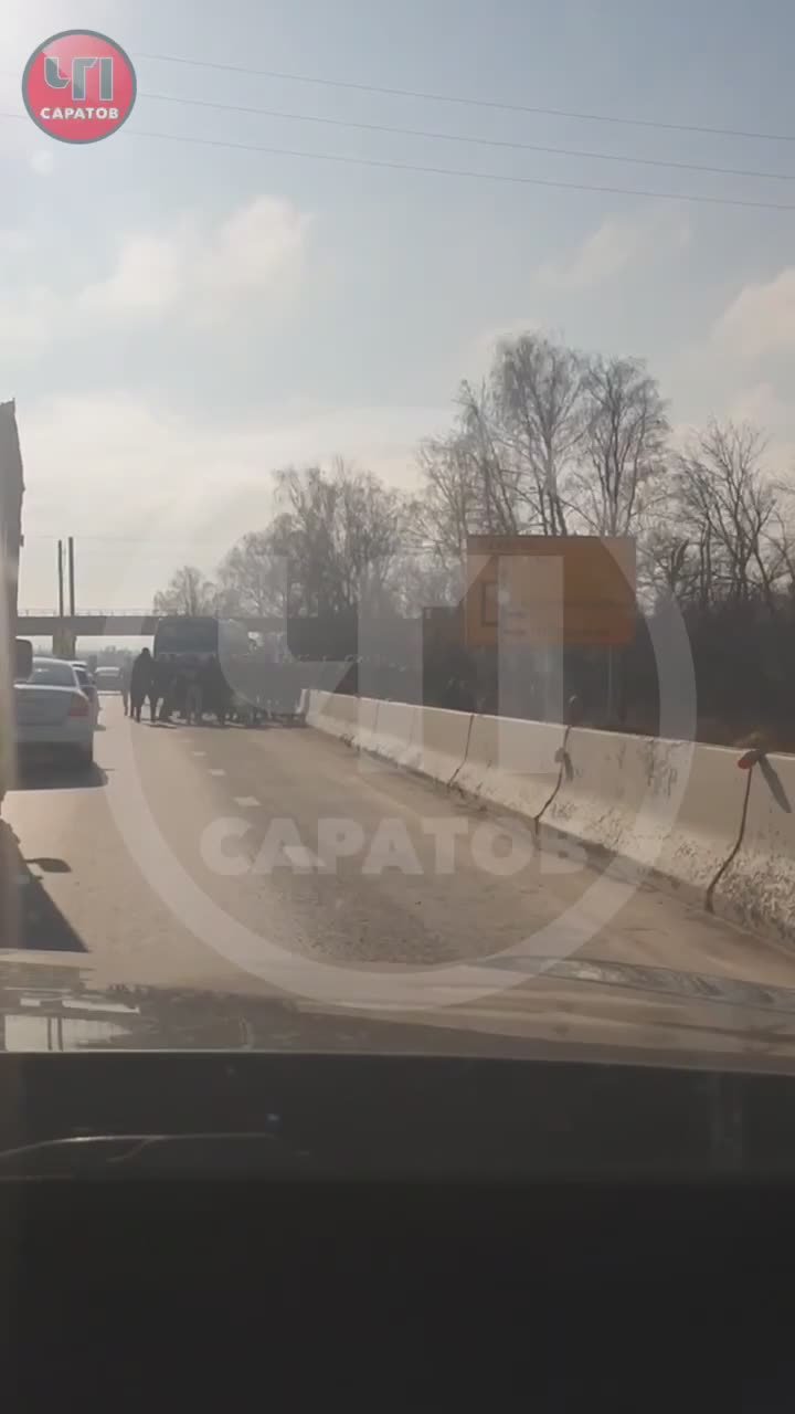 В Саратове 30 ульяновских фанатов подрались и заблокировали федеральную трассу