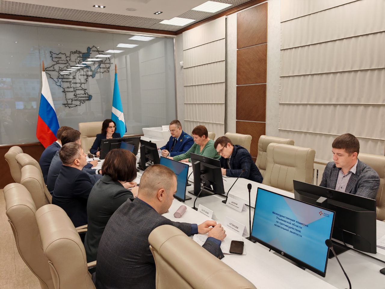 Старший прокурор отдела управления по надзору за исполнением федерального законодательства прокуратуры области Михаил Чванов принял участие в заседании региональной межведомственной комиссии по противодействию нелегальной... Старший прокурор отдела управления по надзору за исполнением федерального законодательства прокуратуры области Михаил Чванов принял участие в заседании региональной межведомственной комиссии по противодействию нелегальной...