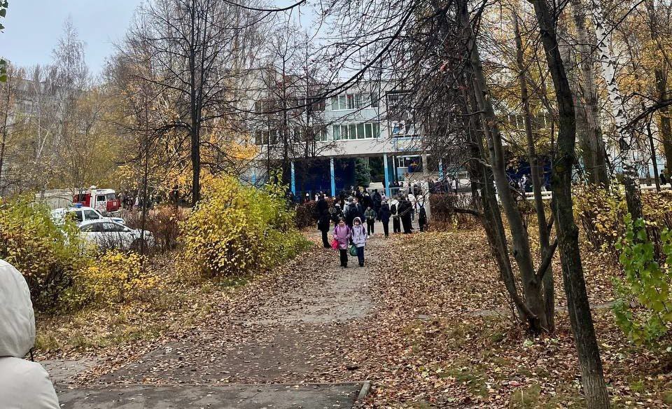 В Новом городе эвакуировали школу №9 после сообщения о минировании