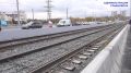 На мосту по улице Минаева обустраивают трамвайную остановку