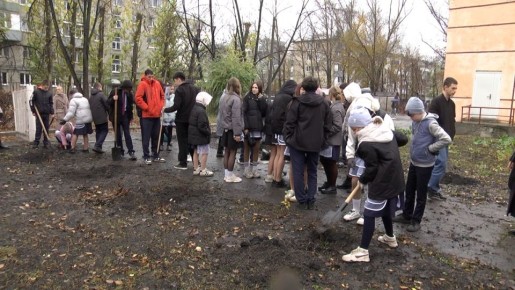 В Ульяновске продолжается кампания по осенней высадке деревьев