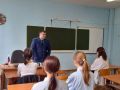 В рамках реализации мероприятий по правовому просвещению и правовому информированию заместитель прокурора Барышского района Веткасов А.С. встретился с учащимися МБОУ «Средняя общеобразовательная школа р.п. Жадовка»