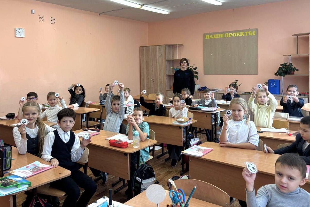 Специалисты Дирекции безопасности дорожного движения посетили Гимназию № 6 им.И.Н.Ульянова, где провели занятия для учеников начальных классов, посвящённых изучению правил дорожного движения Специалисты Дирекции безопасности дорожного движения посетили Гимназию № 6 им.И.Н.Ульянова, где провели занятия для учеников начальных классов, посвящённых изучению правил дорожного движения