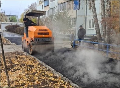 Ульяновские дорожники строят три тротуара