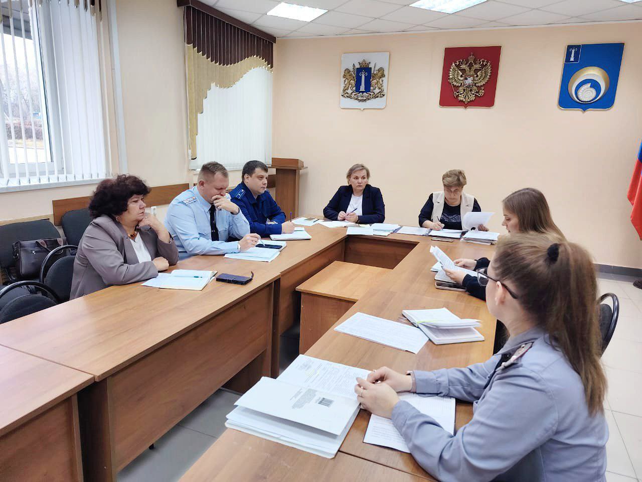 Старший помощник прокурора Ульяновского района Шаляхин А.А. принял участие в заседании комиссии по делам несовершеннолетних и защите их прав при администрации МО «Ульяновский район» Старший помощник прокурора Ульяновского района Шаляхин А.А. принял участие в заседании комиссии по делам несовершеннолетних и защите их прав при администрации МО «Ульяновский район»