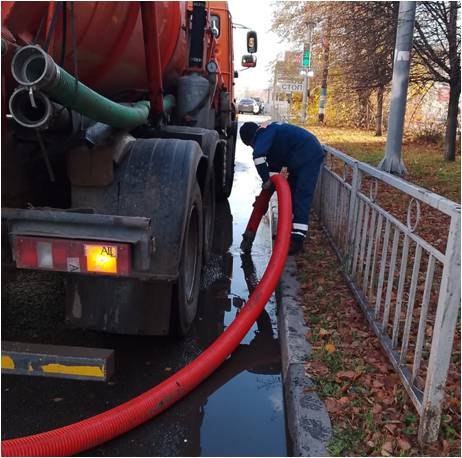 Ульяновские дорожники строят три тротуара Ульяновские дорожники строят три тротуара