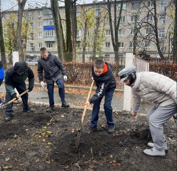 Ульяновские дорожники строят три тротуара Ульяновские дорожники строят три тротуара