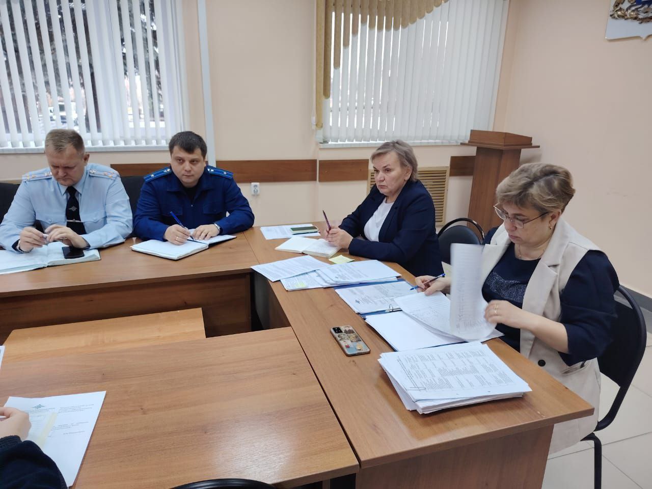 Старший помощник прокурора Ульяновского района Шаляхин А.А. принял участие в заседании комиссии по делам несовершеннолетних и защите их прав при администрации МО «Ульяновский район»
