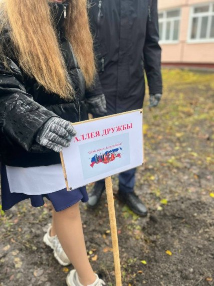 Ульяновские дорожники строят три тротуара Ульяновские дорожники строят три тротуара