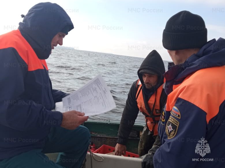 Инспекторы ГИМС напоминают жителям о безопасности на воде в осенний период