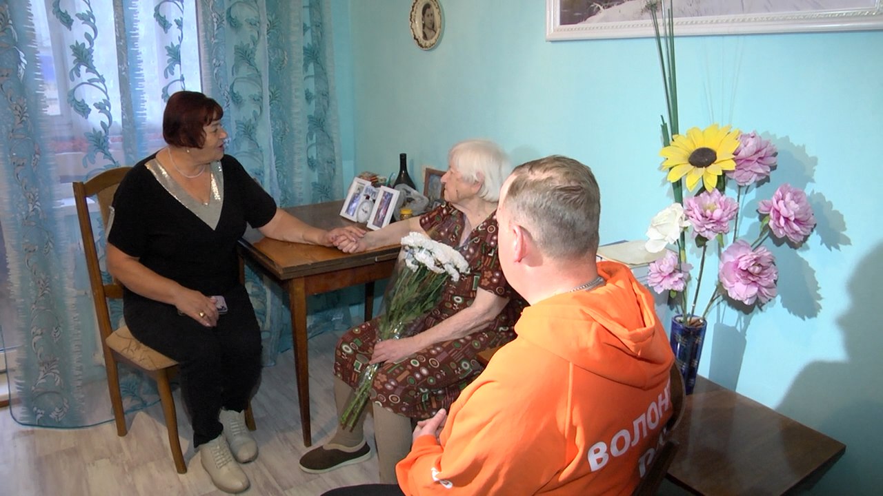 В гостях у человека эпохи. Валентина Ларина — ветеран труда и тыла, бывшая работница железной дороги, в ранние годы своей жизни прошла тяжёлые испытания