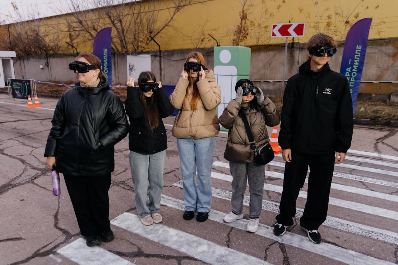 Во время эксперимента на автодроме организаторы продемонстрировали на практике курсантам автошкол невозможность точного определения длины остановочного пути автомобиля, рост длины тормозного пути в зависимости от скорости... Во время эксперимента на автодроме организаторы продемонстрировали на практике курсантам автошкол невозможность точного определения длины остановочного пути автомобиля, рост длины тормозного пути в зависимости от скорости...