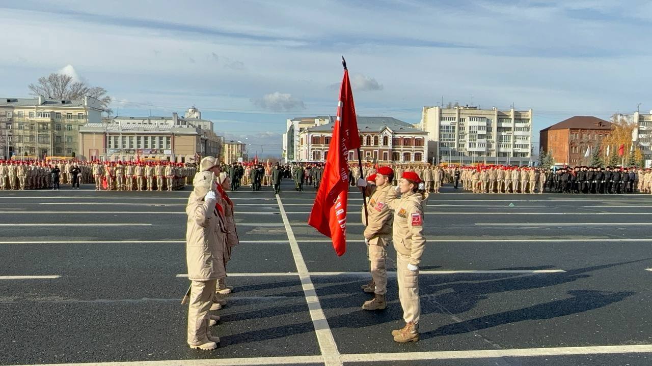 Ульяновские школьники приняли участие в акции «Марш Знамени Победы» Ульяновские школьники приняли участие в акции «Марш Знамени Победы»