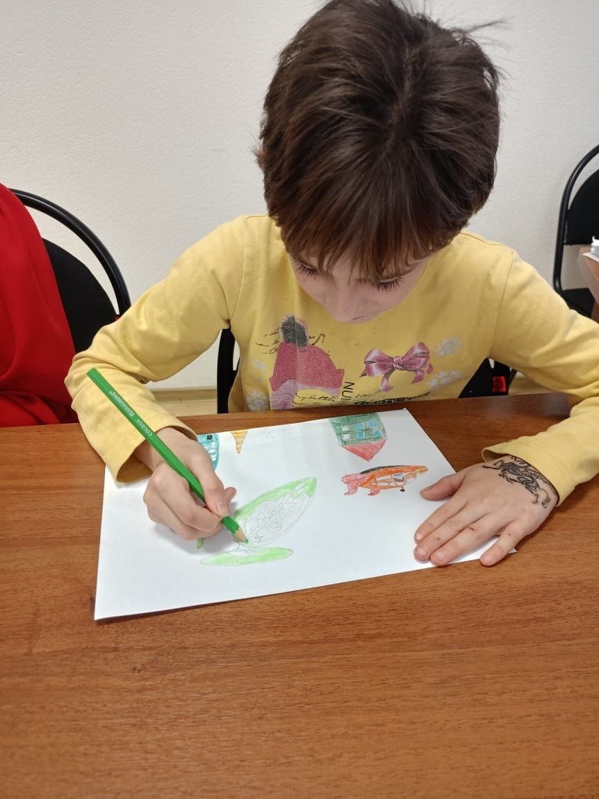 Ребята из Отделения реабилитации для детей с ОВЗ и молодых инвалидов Комплексного центра социального обслуживания населения «Исток» в Майнском районе активно готовятся к участию в конкурсе, организованном Избирательной... Ребята из Отделения реабилитации для детей с ОВЗ и молодых инвалидов Комплексного центра социального обслуживания населения «Исток» в Майнском районе активно готовятся к участию в конкурсе, организованном Избирательной...