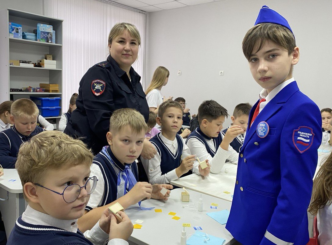 «Мастерские дорожной безопасности» по изготовлению световозвращающих элементов развернулись в Барышской школе №1 «Мастерские дорожной безопасности» по изготовлению световозвращающих элементов развернулись в Барышской школе №1