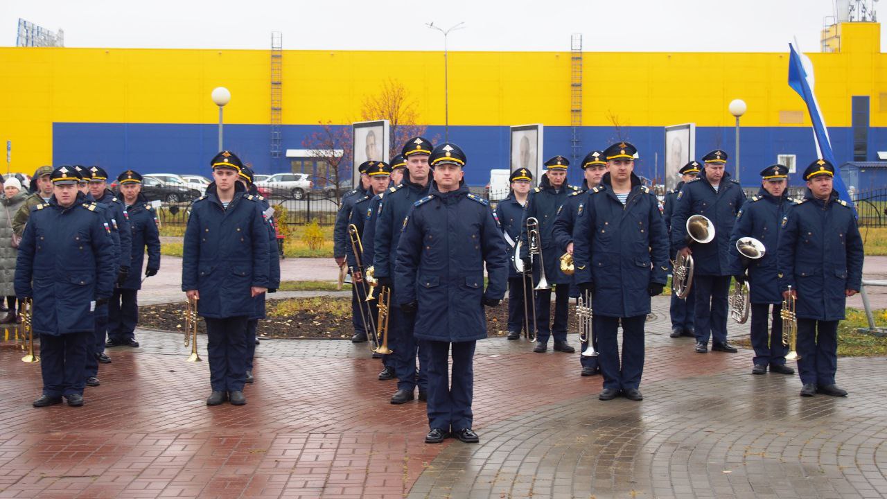 Сегодня, 1 ноября, в парке Маргелова состоялось особенное событие — открытие памятника разведчикам и десантникам 104-й гвардейской десантно-штурмовой дивизии Сегодня, 1 ноября, в парке Маргелова состоялось особенное событие — открытие памятника разведчикам и десантникам 104-й гвардейской десантно-штурмовой дивизии