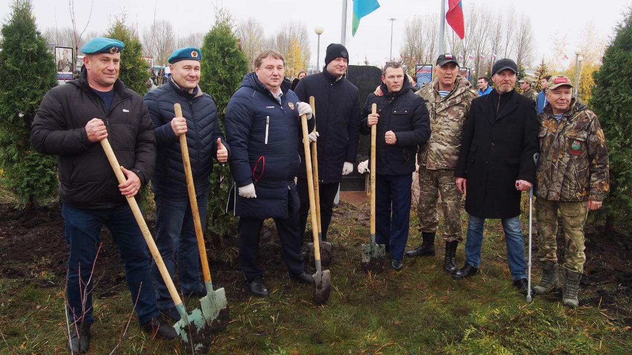 Сегодня, 1 ноября, в парке Маргелова состоялось особенное событие — открытие памятника разведчикам и десантникам 104-й гвардейской десантно-штурмовой дивизии Сегодня, 1 ноября, в парке Маргелова состоялось особенное событие — открытие памятника разведчикам и десантникам 104-й гвардейской десантно-штурмовой дивизии