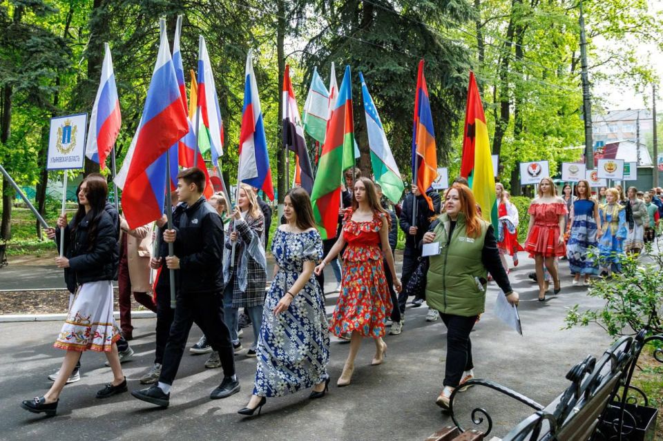 Александр Болдакин: Дорогие ульяновцы, поздравляю вас с Днём народного единства! Александр Болдакин: Дорогие ульяновцы, поздравляю вас с Днём народного единства!