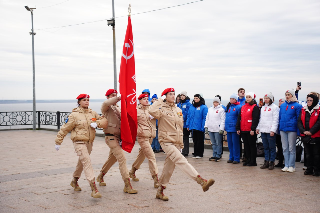 В Ульяновске прошла торжественная передача копии Знамени Победы Республике Татарстан