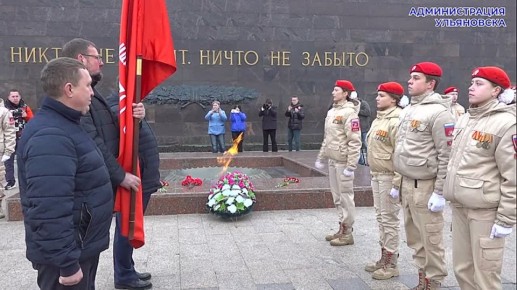 В Ульяновске прошла торжественная передача копии Знамени Победы Республике Татарстан