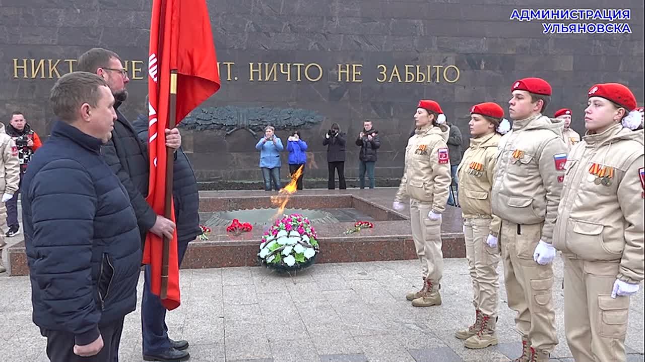 В Ульяновске прошла торжественная передача копии Знамени Победы Республике Татарстан