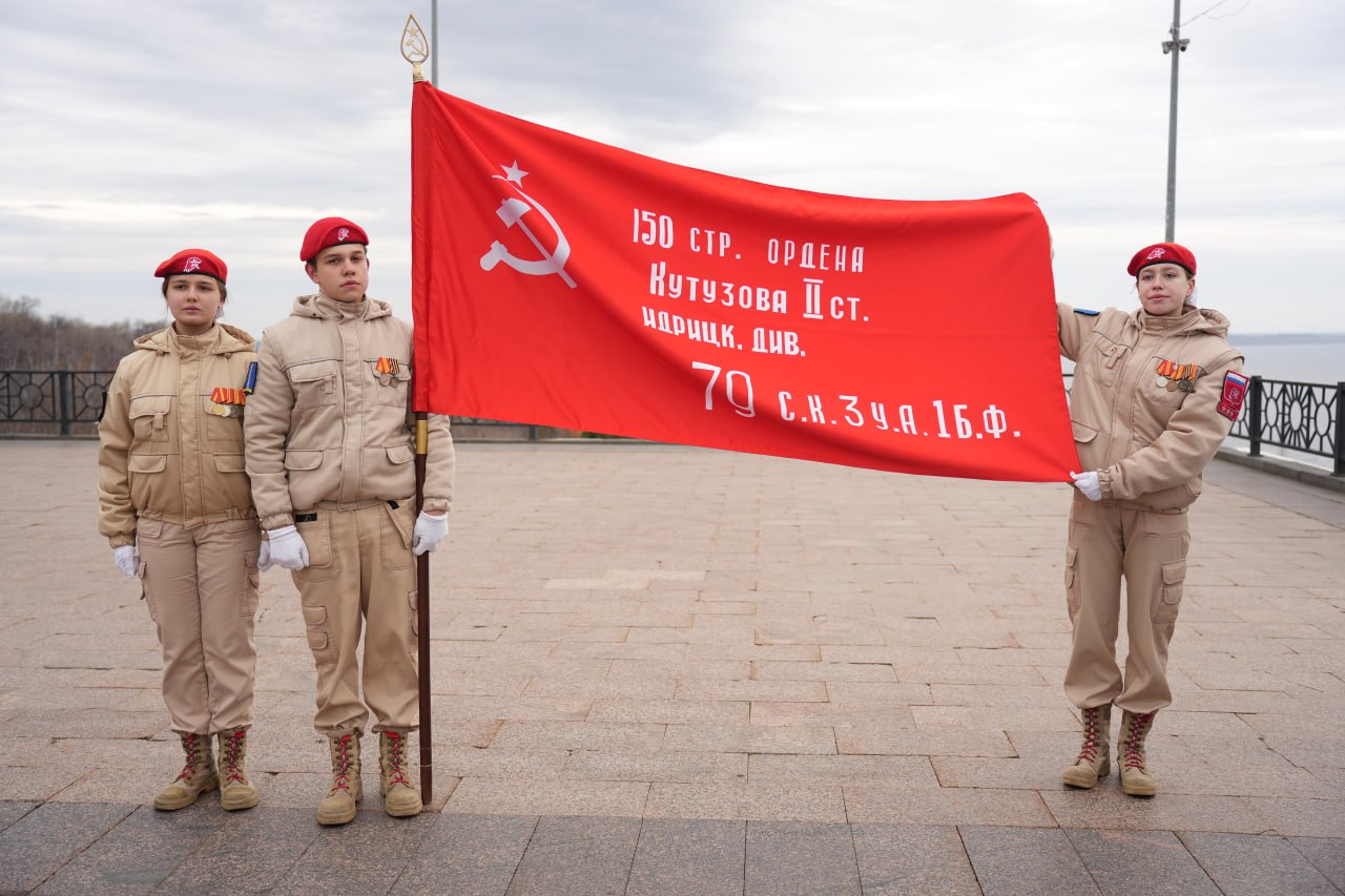 В Ульяновске прошла торжественная передача копии Знамени Победы Республике Татарстан В Ульяновске прошла торжественная передача копии Знамени Победы Республике Татарстан