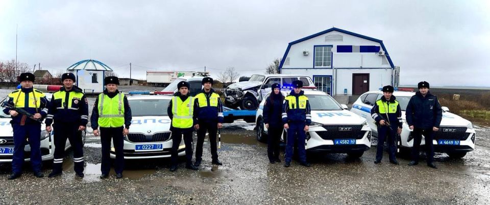 Сотрудники Госавтоинспекции Ульяновской и Самарской области провели совместное профилактическое мероприятие «Единство на дорогах» Сотрудники Госавтоинспекции Ульяновской и Самарской области провели совместное профилактическое мероприятие «Единство на дорогах»