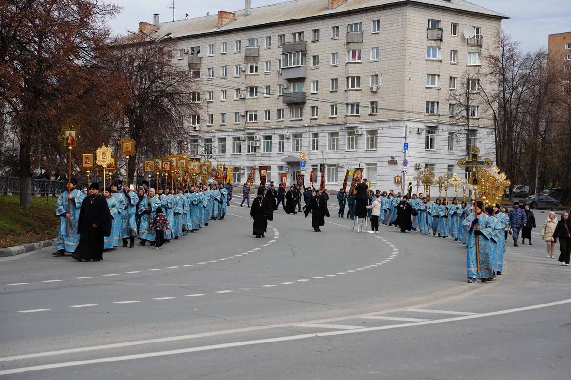Сотрудники регионального МЧС приняли участие в крестном ходе и молебне Сотрудники регионального МЧС приняли участие в крестном ходе и молебне
