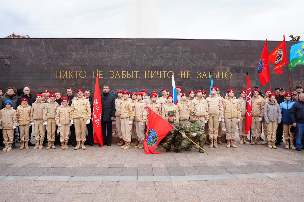 В Ульяновске прошла торжественная передача копии Знамени Победы Республике Татарстан В Ульяновске прошла торжественная передача копии Знамени Победы Республике Татарстан