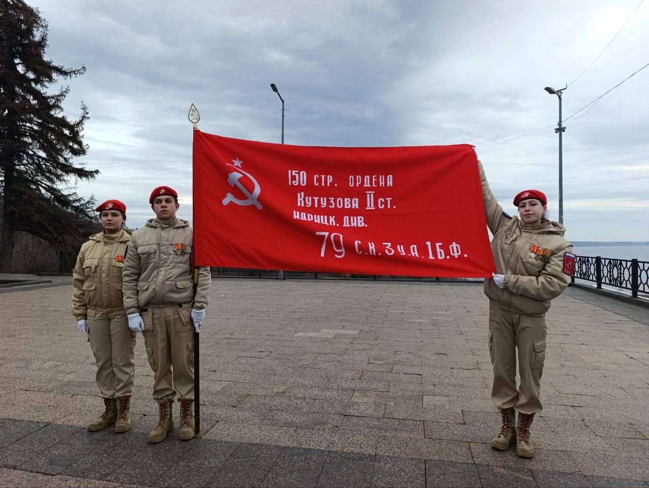 Сегодня в Ульяновске прошла торжественная передача копии Знамени Победы Республике Татарстан! Сегодня в Ульяновске прошла торжественная передача копии Знамени Победы Республике Татарстан!