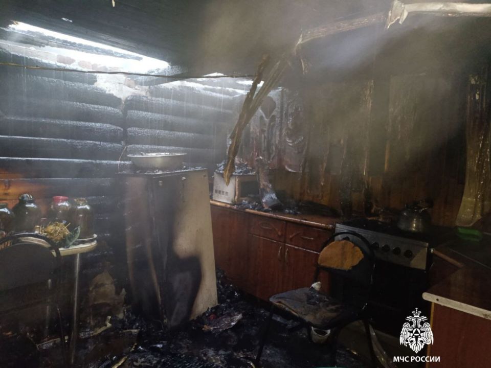 Огнеборцы ликвидировали загорание бани на улице Стасова Огнеборцы ликвидировали загорание бани на улице Стасова